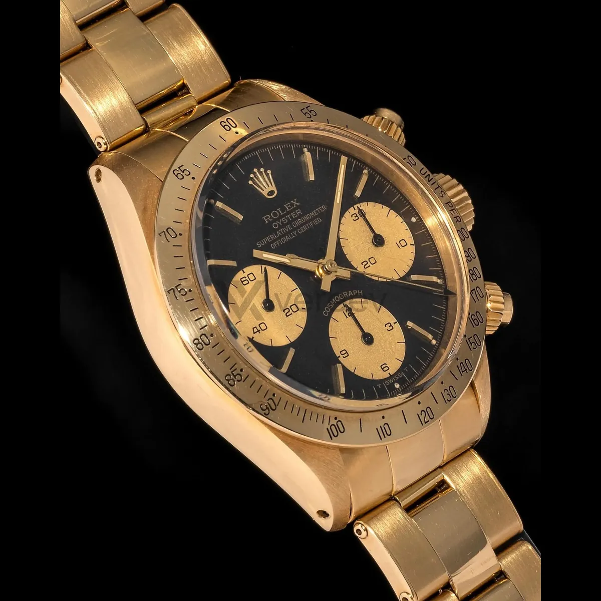 Sample photo 2, Dial Close-up: an angled close-up of the Daytona dial and tachymeter bezel
